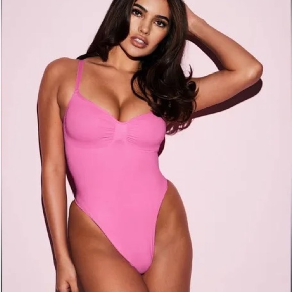 Skims Seamless Sculptung Bodysuit Neon Orchid Small/Medium - Picture 1 of 7